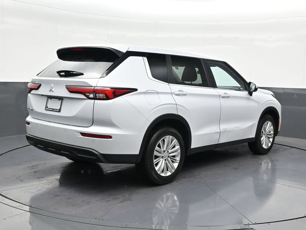 2024 Mitsubishi Outlander ES