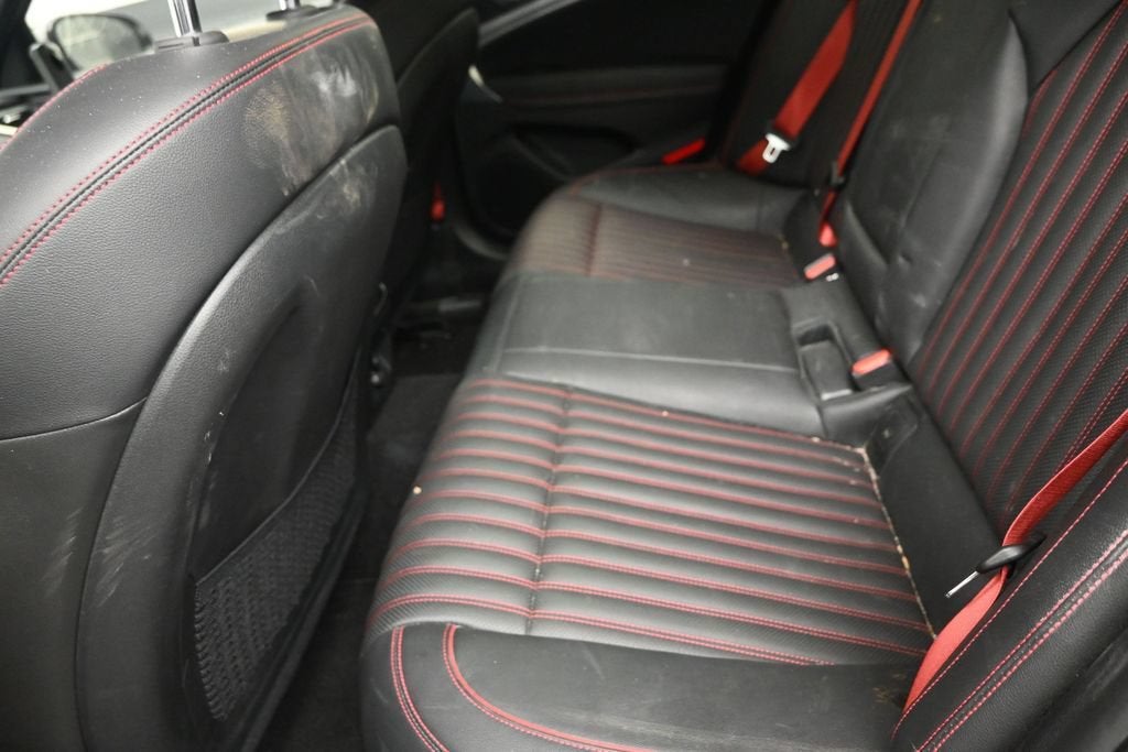 2023 Genesis G70 2.0T RWD