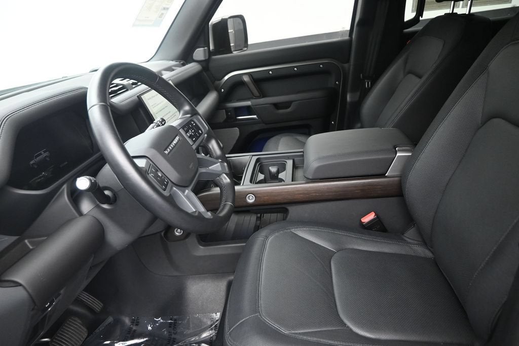 2024 Land Rover Defender 130 P400 X-Dynamic SE