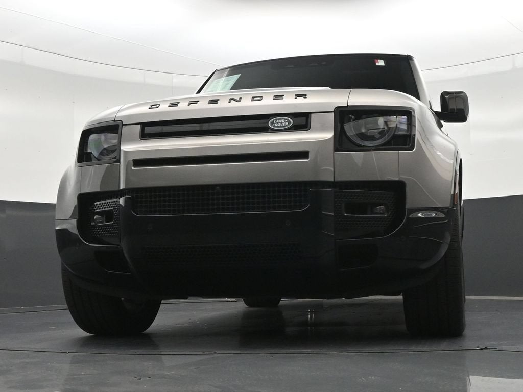 2024 Land Rover Defender 130 P400 X-Dynamic SE