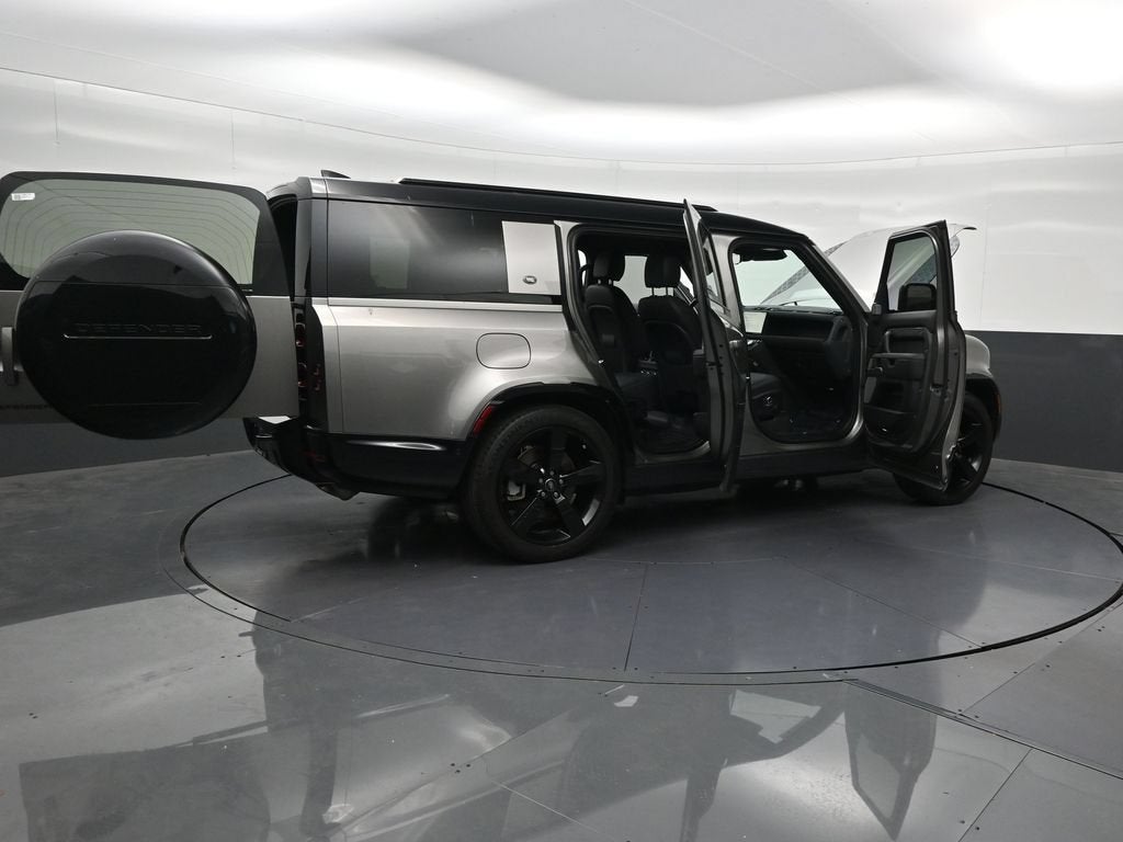 2024 Land Rover Defender 130 P400 X-Dynamic SE