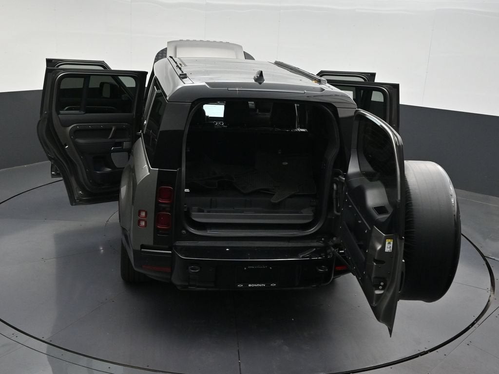 2024 Land Rover Defender 130 P400 X-Dynamic SE