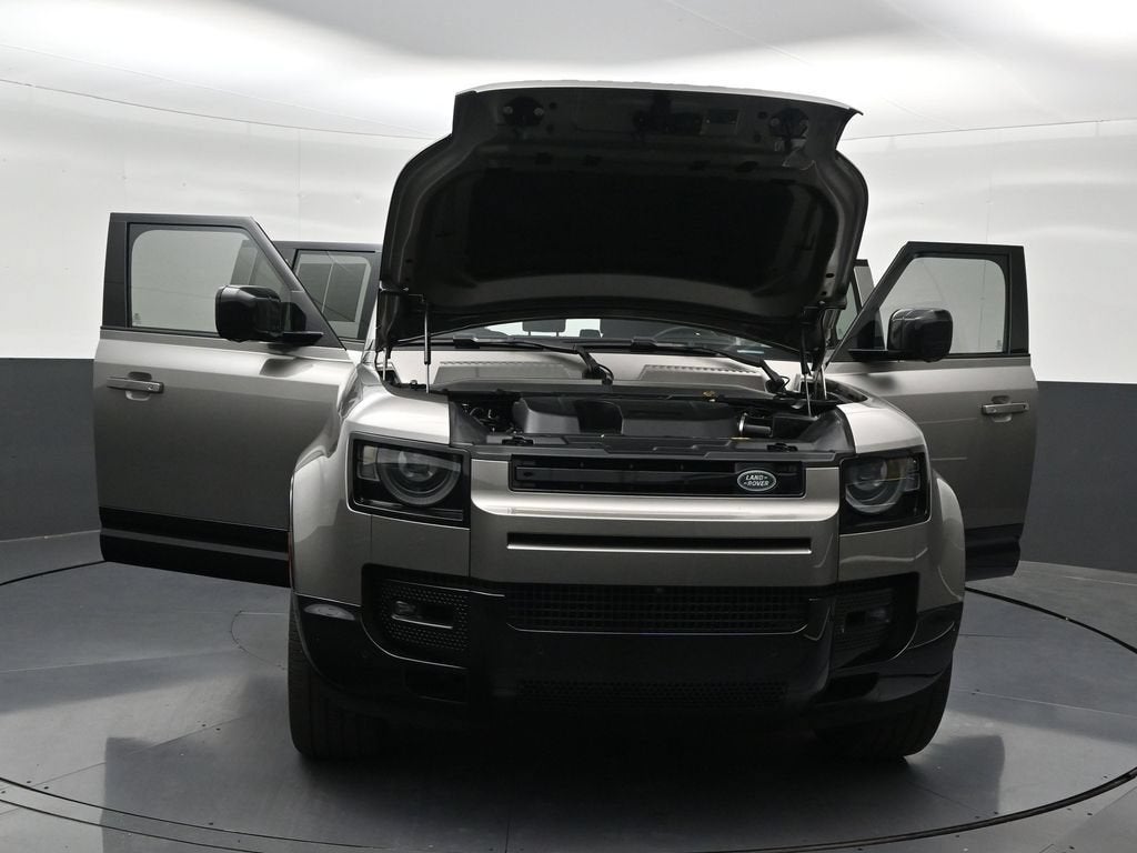 2024 Land Rover Defender 130 P400 X-Dynamic SE