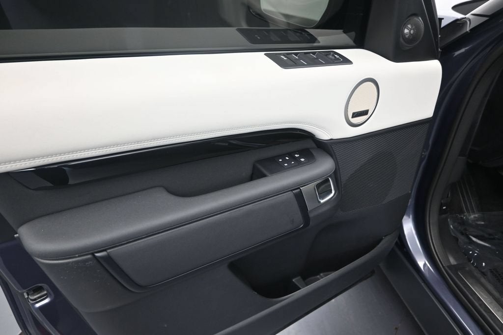 2024 Land Rover Discovery S