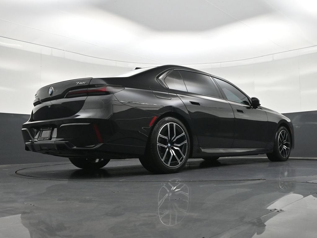 2025 BMW 7 Series 740i xDrive