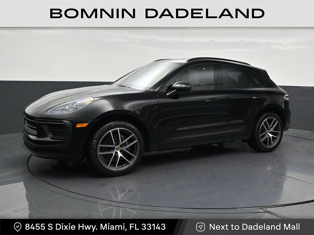 2022 Porsche Macan -'s photo
