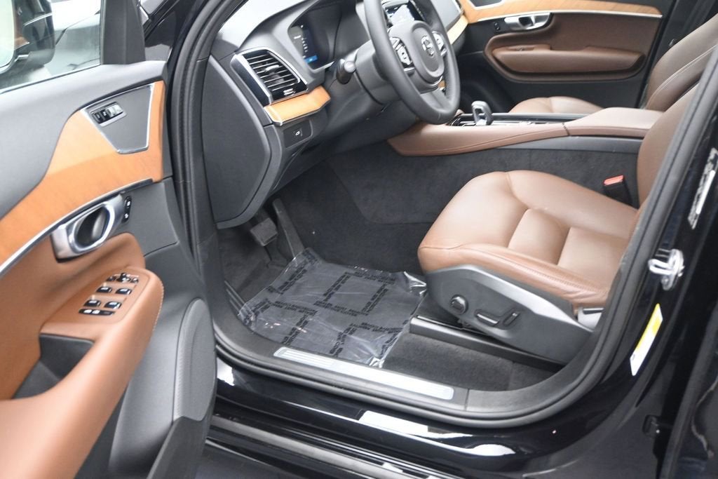 2024 Volvo XC90 Plus Bright Theme