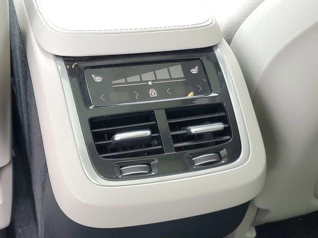 2024 Volvo XC90 Plus Bright Theme