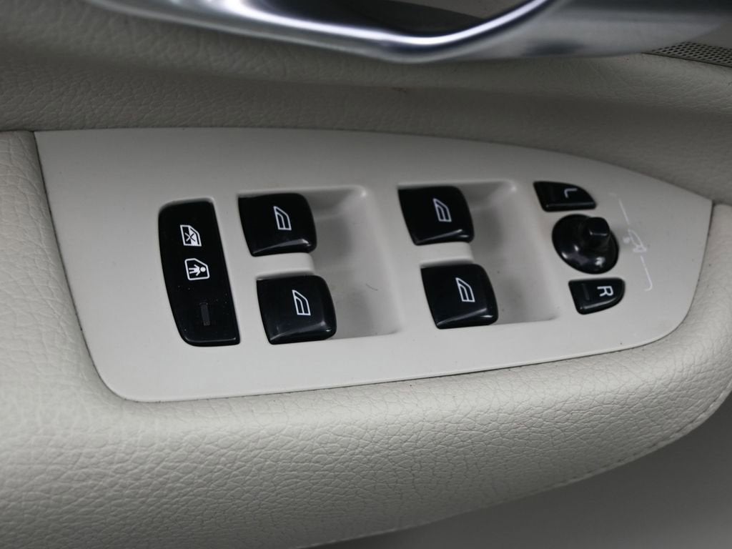 2020 Volvo XC90 Momentum