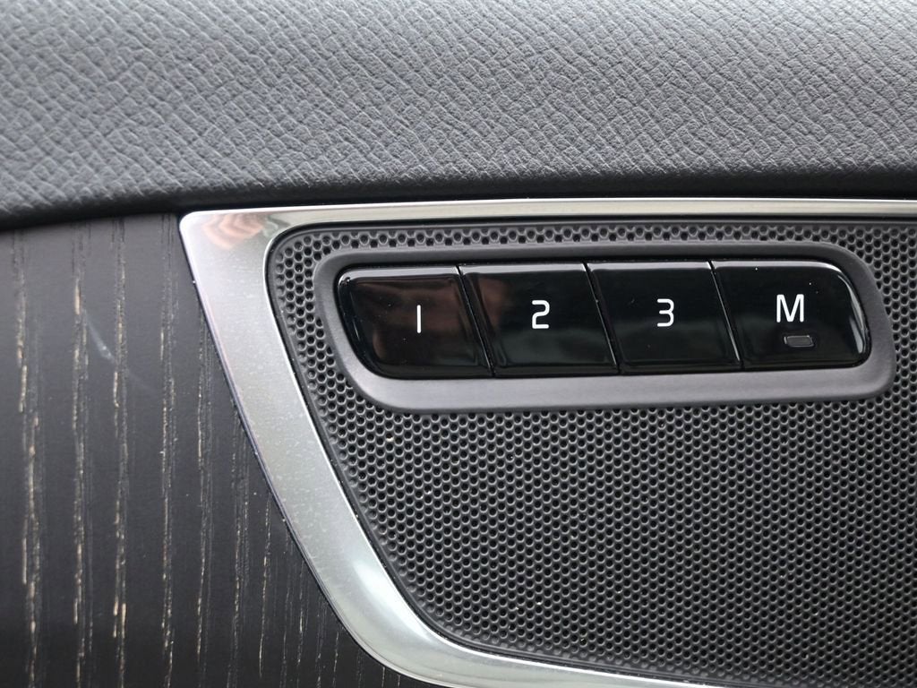 2020 Volvo XC90 Momentum