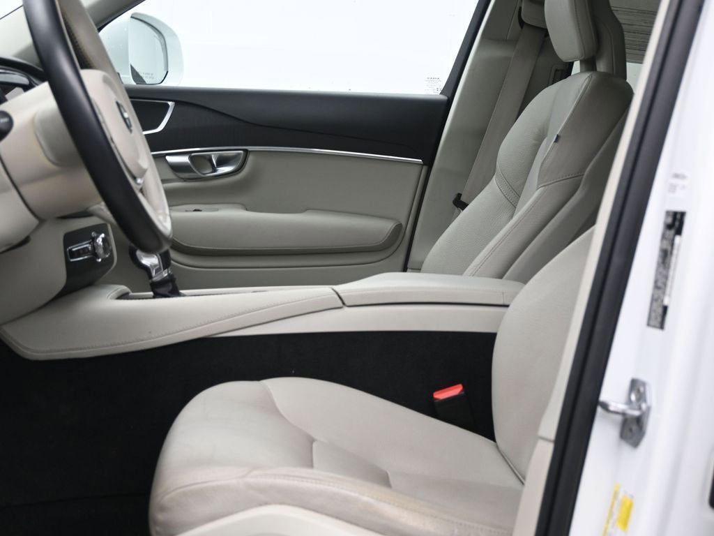 2020 Volvo XC90 Momentum