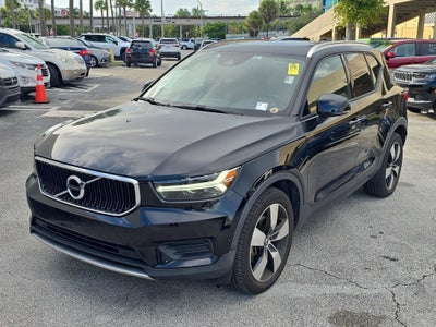 2019 Volvo XC40 Momentum