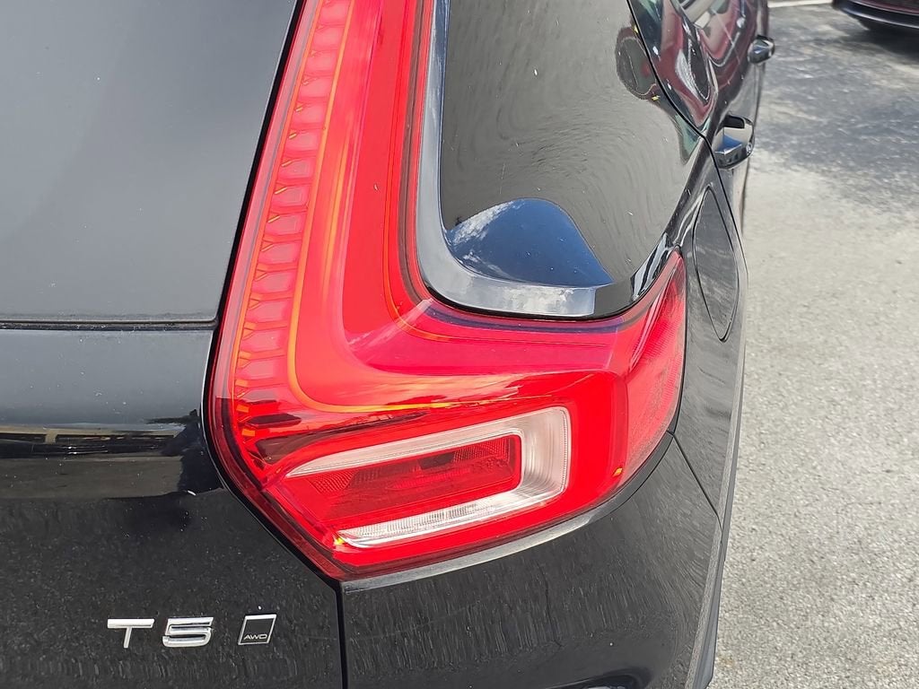 2019 Volvo XC40 Momentum
