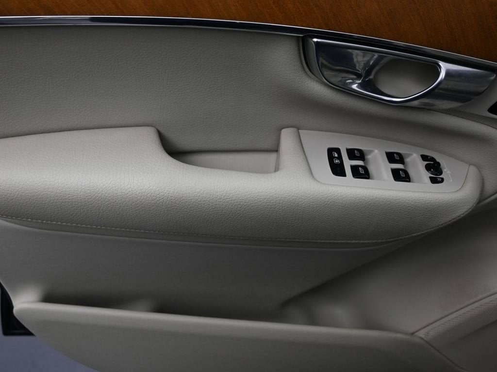 2022 Volvo XC90 Momentum