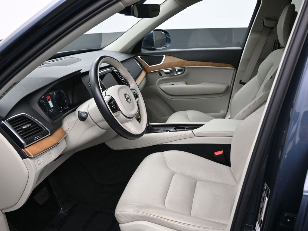 2022 Volvo XC90 Momentum