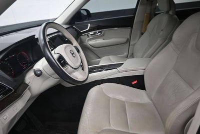 2017 Volvo XC90 T6 Momentum