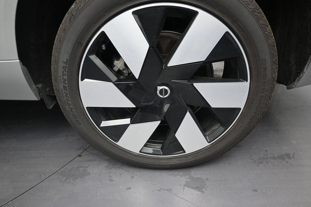 2024 Volvo XC60 Recharge Plug-In Hybrid T8 Ultimate Dark Theme