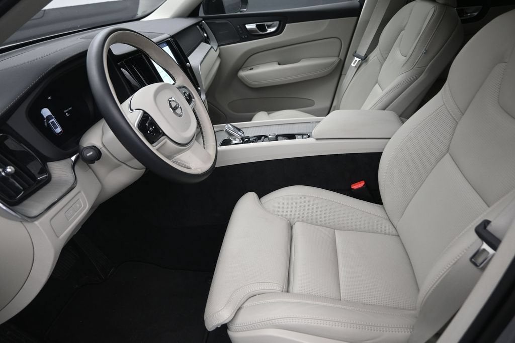 2024 Volvo XC60 Recharge Plug-In Hybrid T8 Ultimate Dark Theme