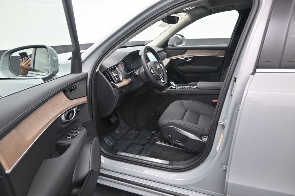 2025 Volvo XC90 Plug-In Hybrid Plus