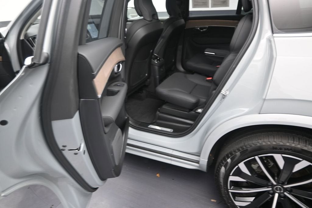 2025 Volvo XC90 Plug-In Hybrid Plus