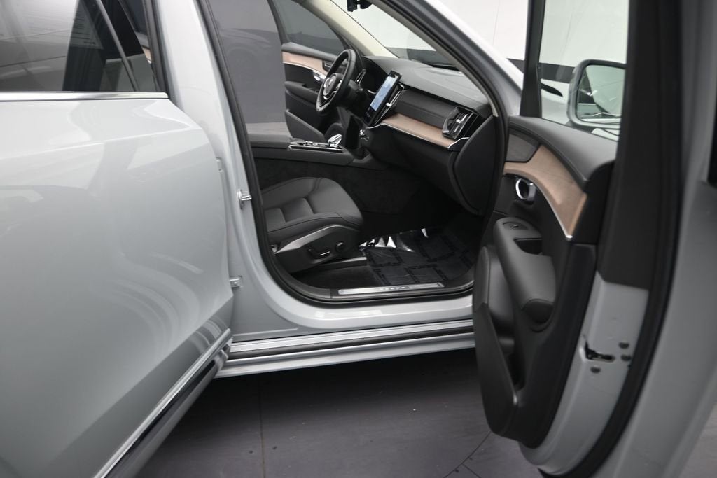 2025 Volvo XC90 Plug-In Hybrid Plus
