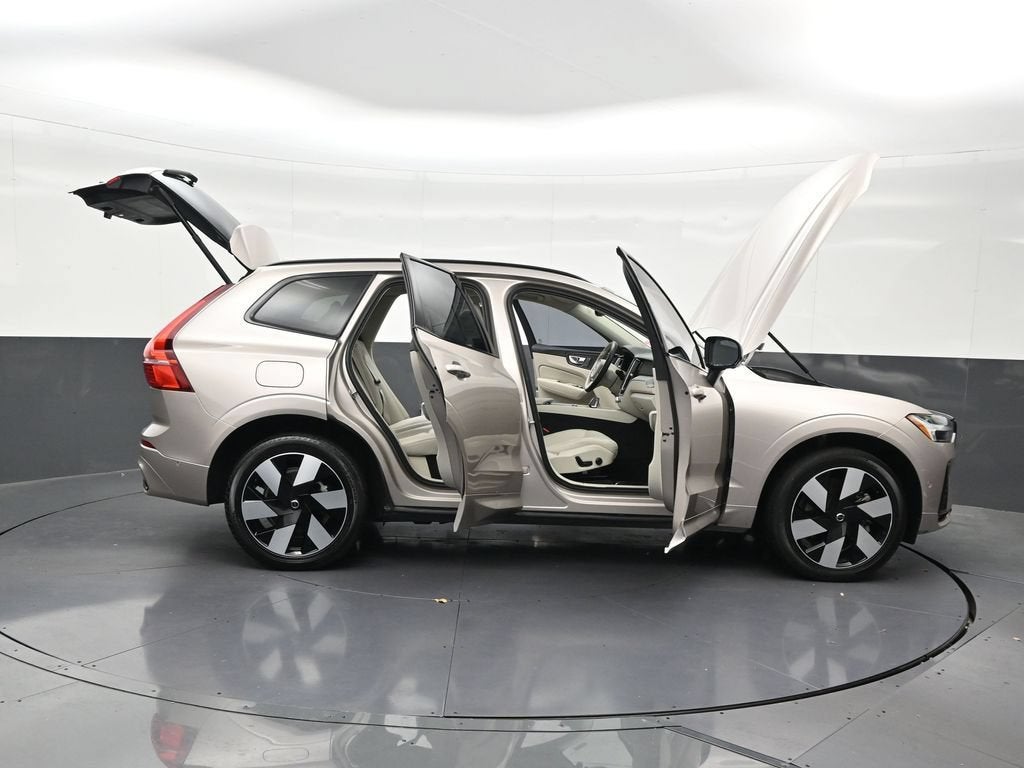 2025 Volvo XC60 Plug-In Hybrid Plus