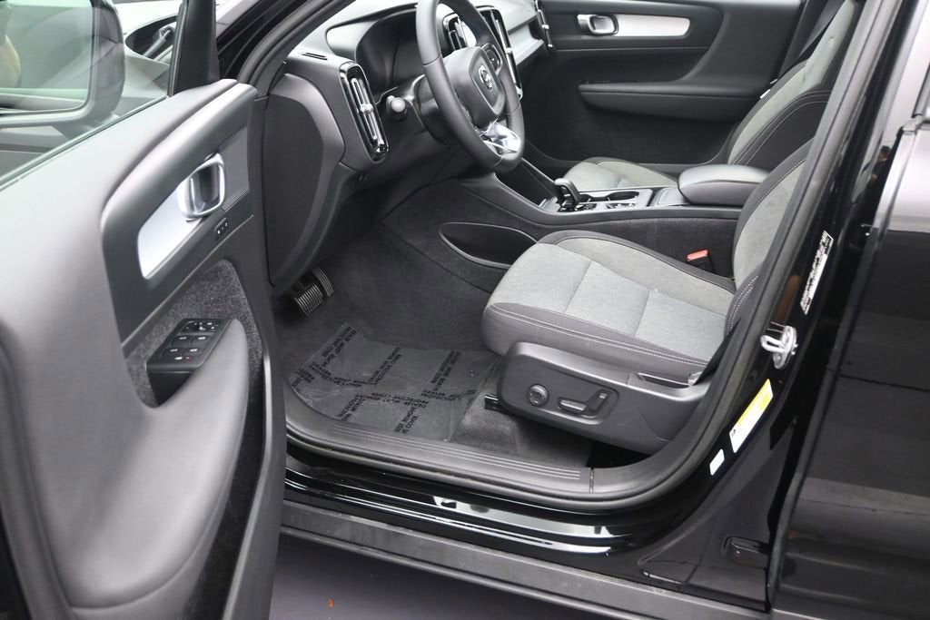 2023 Volvo XC40 Core