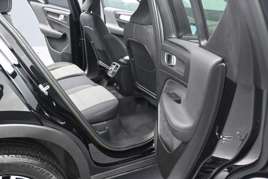 2023 Volvo XC40 Core