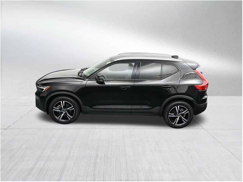 2023 Volvo XC40 Core