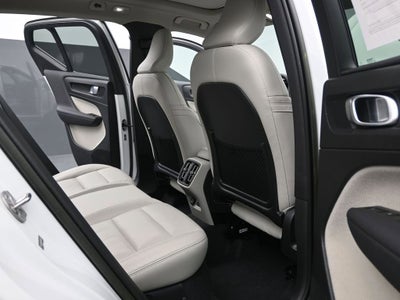 2023 Volvo XC40 Plus Bright Theme