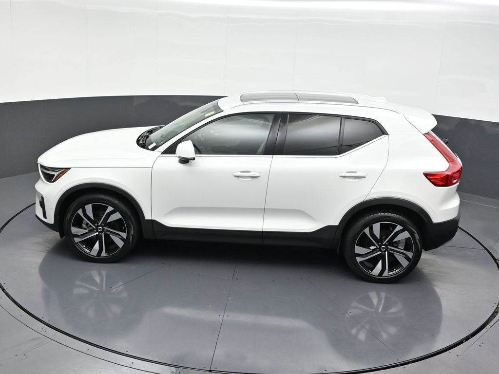 2023 Volvo XC40 Plus Bright Theme