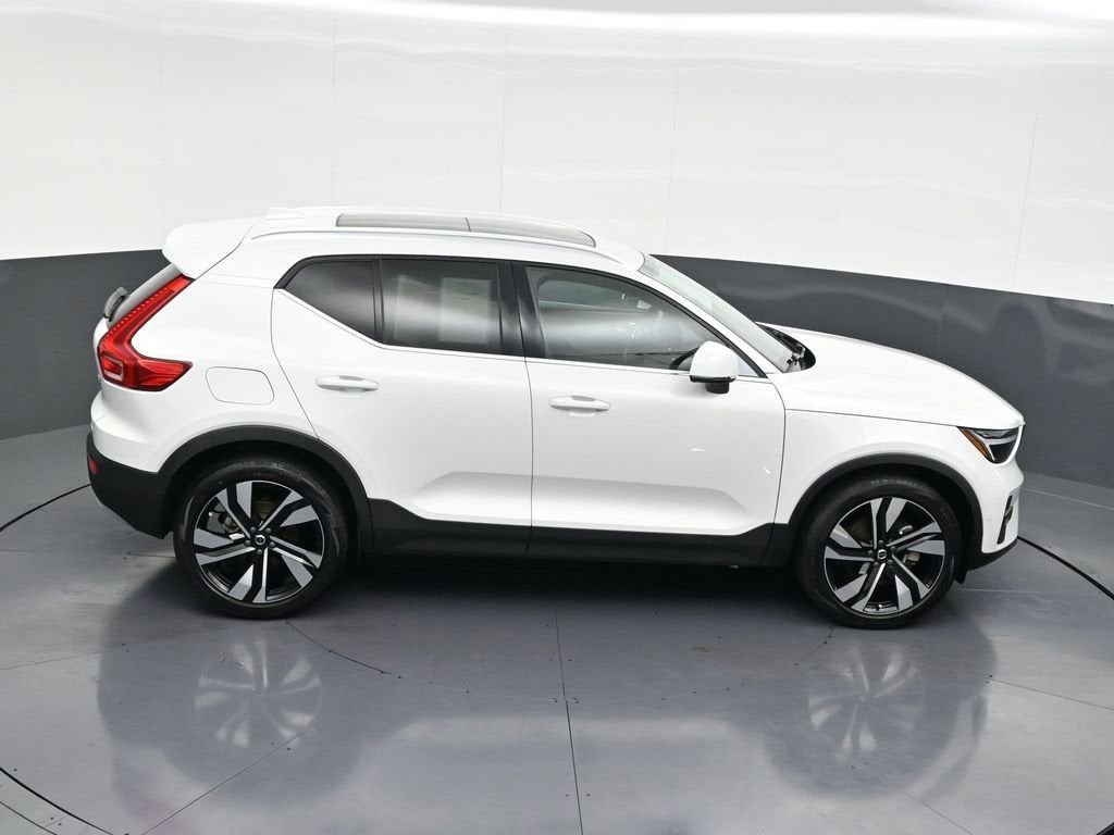 2023 Volvo XC40 Plus Bright Theme