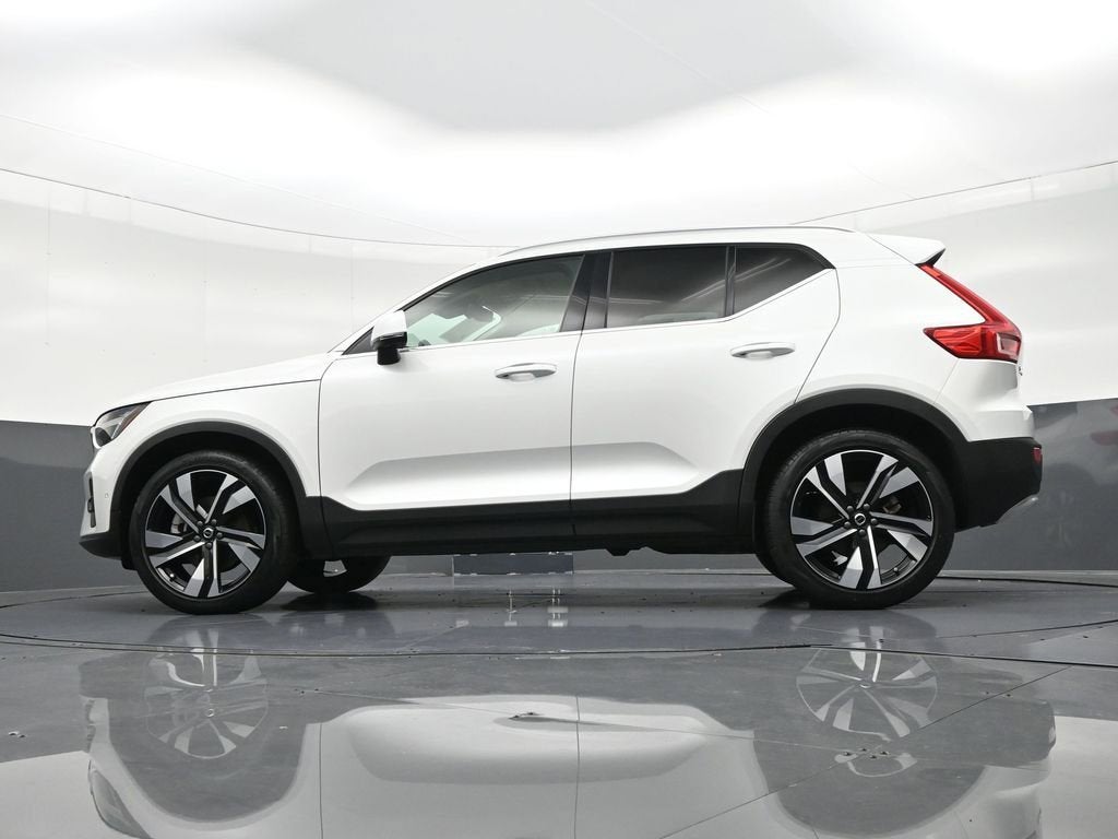 2023 Volvo XC40 Plus Bright Theme