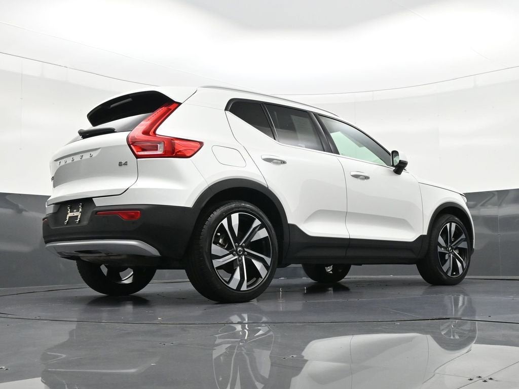 2023 Volvo XC40 Plus Bright Theme