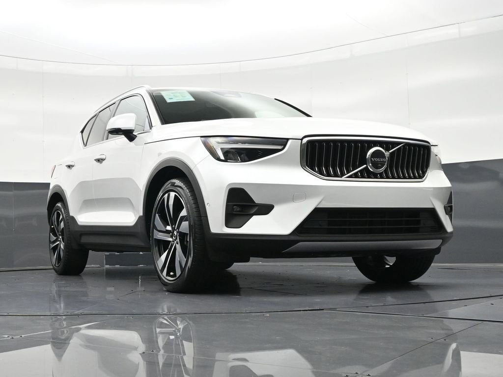 2023 Volvo XC40 Plus Bright Theme