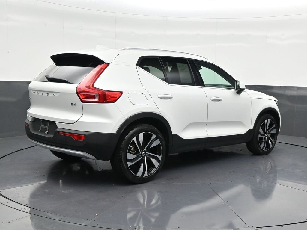 2023 Volvo XC40 Plus Bright Theme