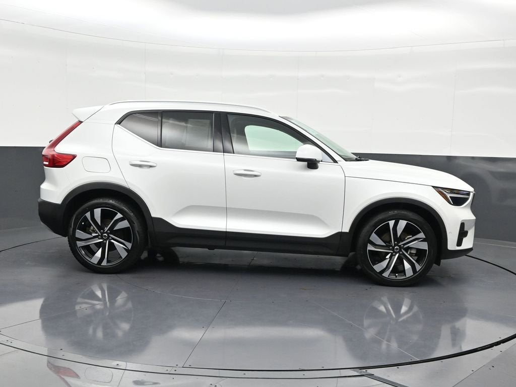 2023 Volvo XC40 Plus Bright Theme