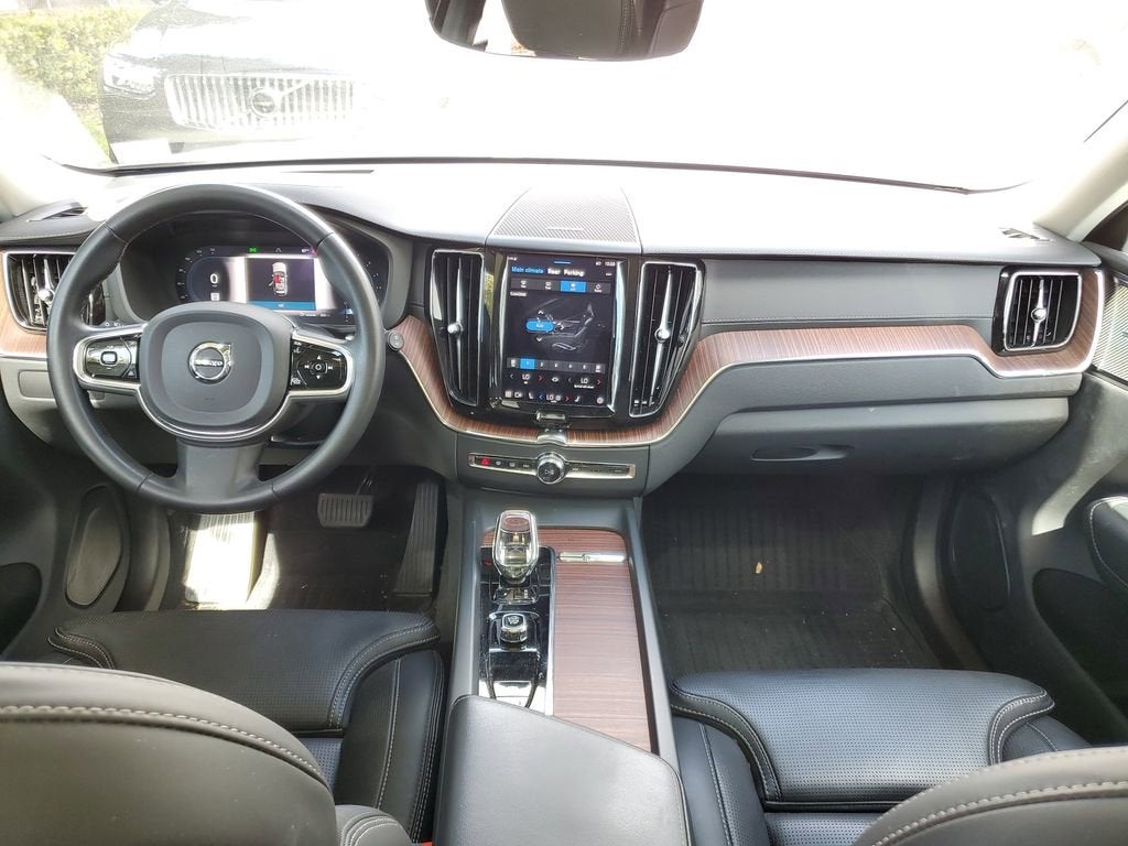 2023 Volvo XC60 Ultimate Bright Theme
