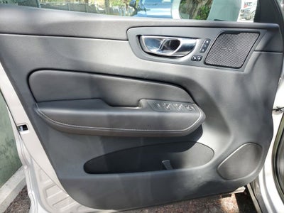 2023 Volvo XC60 Ultimate Bright Theme