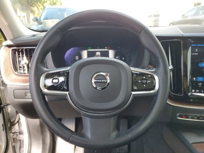 2023 Volvo XC60 Ultimate Bright Theme