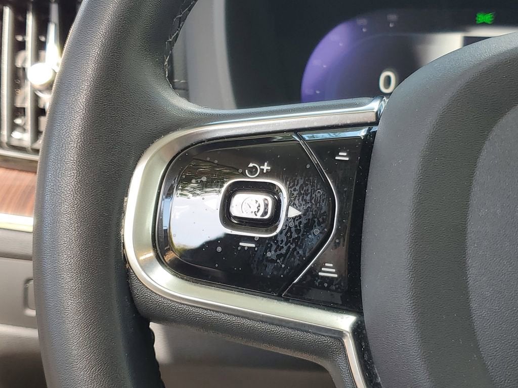 2023 Volvo XC60 Ultimate Bright Theme