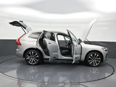 2023 Volvo XC60 Ultimate Bright Theme