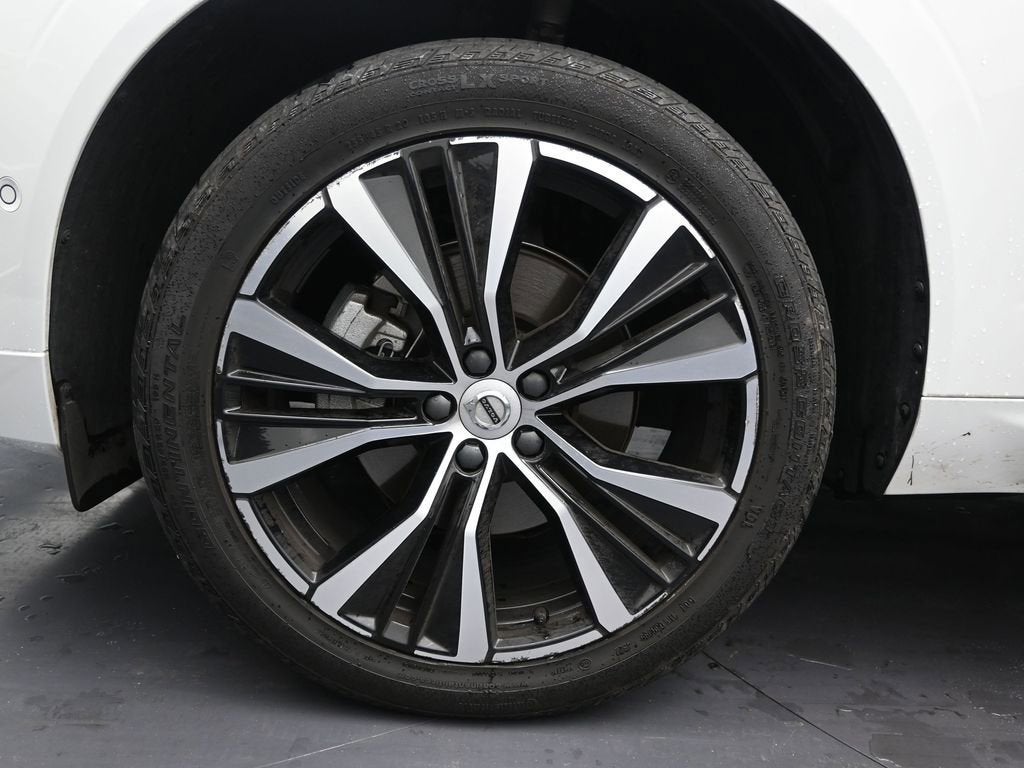 2023 Volvo XC60 Plus Dark Theme