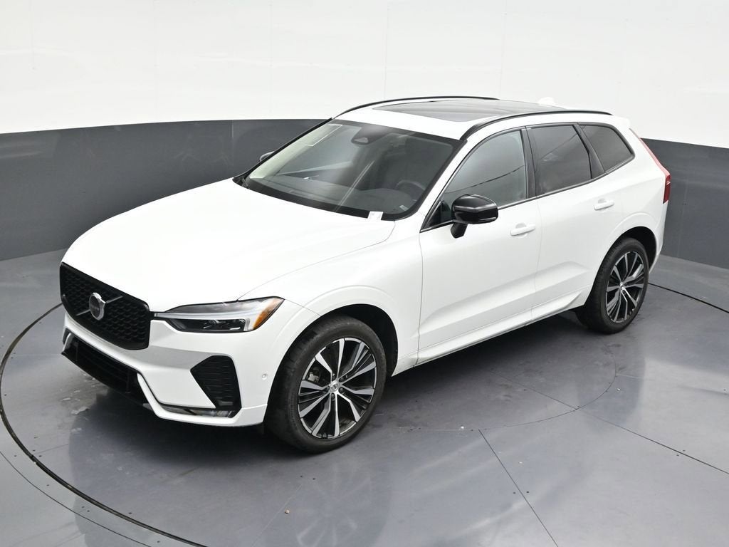 2023 Volvo XC60 Plus Dark Theme