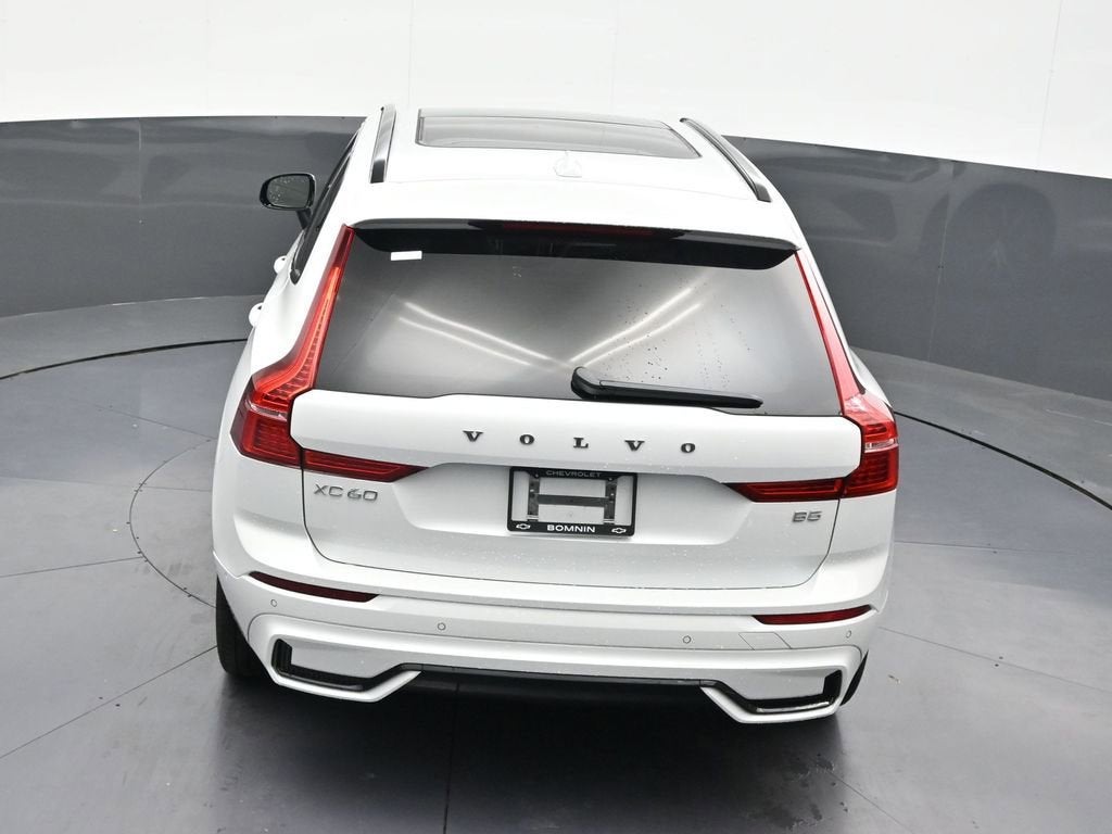 2023 Volvo XC60 Plus Dark Theme