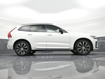 2023 Volvo XC60 Plus Dark Theme