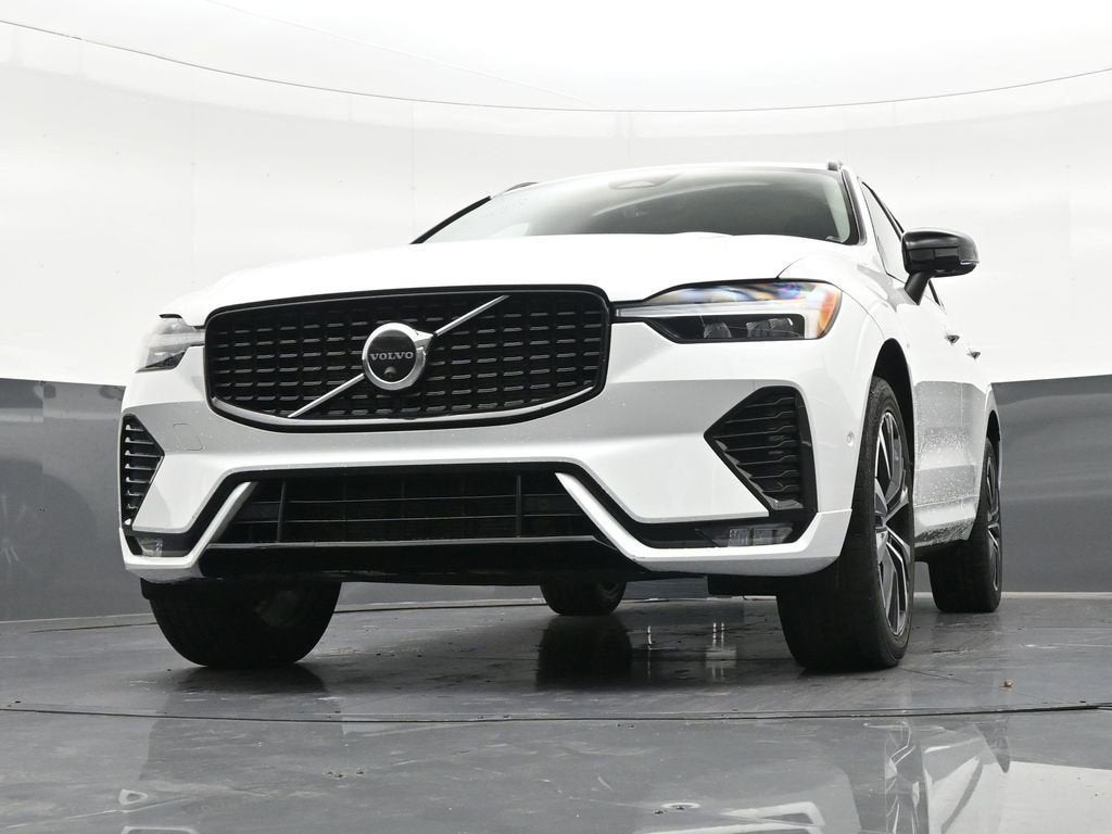2023 Volvo XC60 Plus Dark Theme