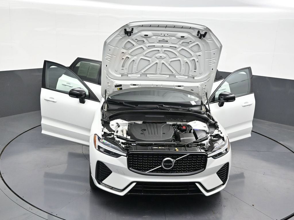 2023 Volvo XC60 Plus Dark Theme