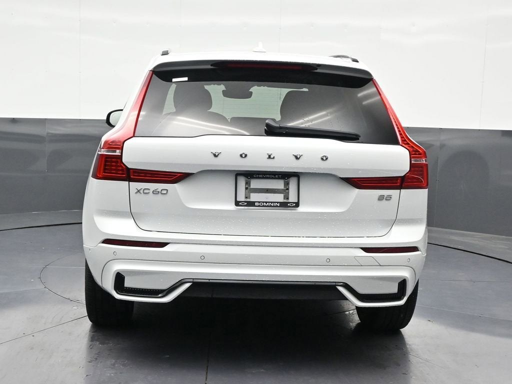 2023 Volvo XC60 Plus Dark Theme