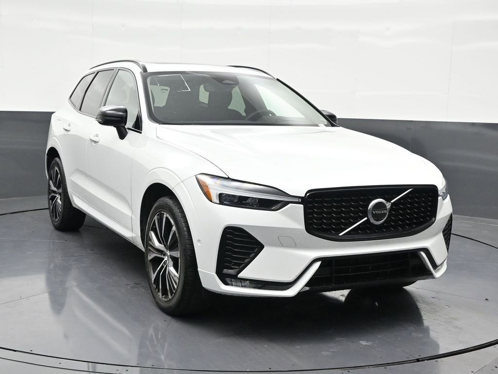 2023 Volvo XC60 Plus Dark Theme